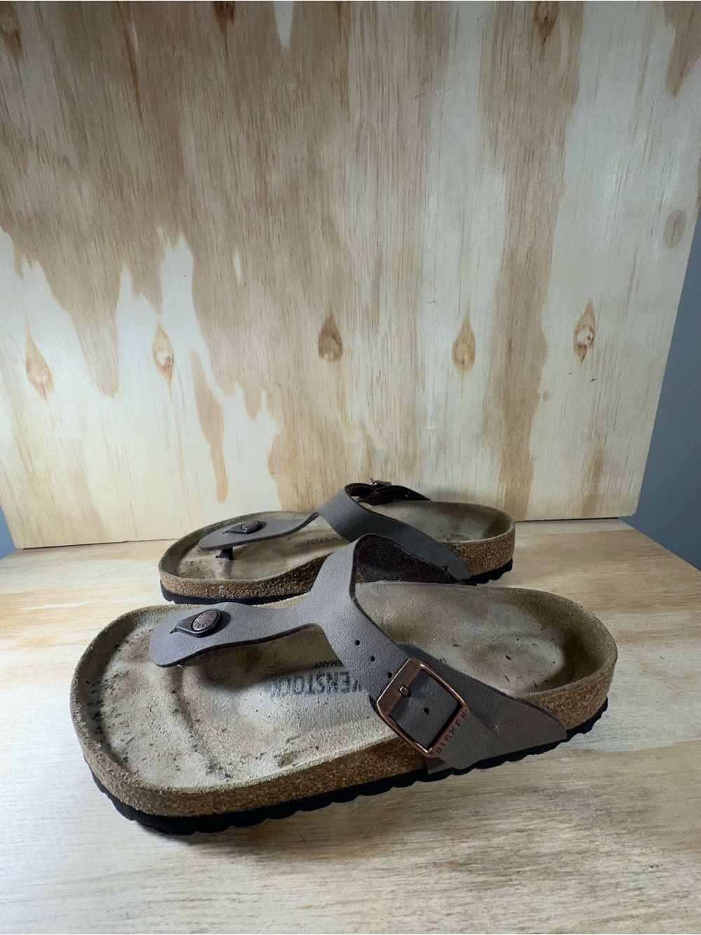 Birkenstock Gizeh Brown Leather Buckle Thong Sandals Women’s Size 9